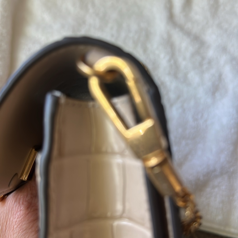 Tory Burch Beige Croc-Embossed Crossbody Bag with Gold Chain - Picture 5 of 15